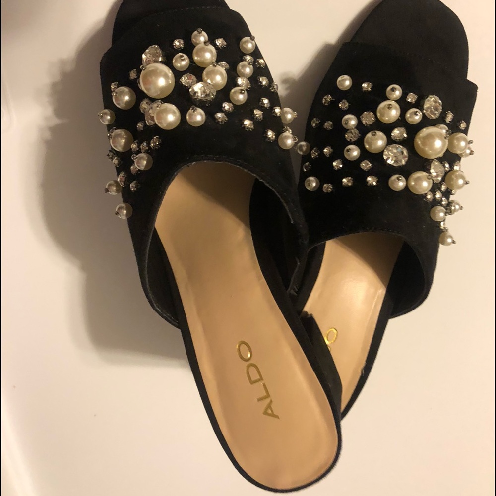 🌸ALDO PEARLS & RHINESTONE SANDALS 🌸ONE OF A KIND - Picture 1 of 9